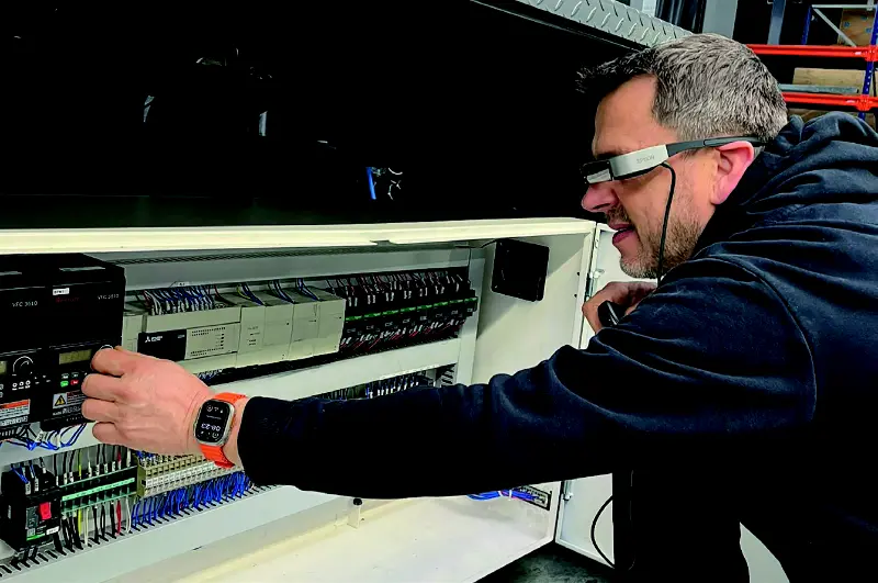 Büttner AR glasses for remote service in action